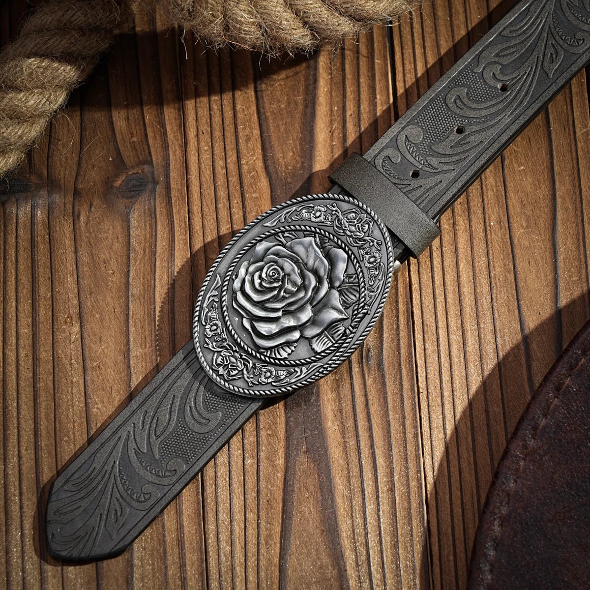 A casual, individual and retro belt, Western - style clothing accessory, metal buckle, PU belt, suitable for both men and women - American ThistleA casual, individual and retro belt, Western - style clothing accessory, metal buckle, PU belt, suitable for both men and women