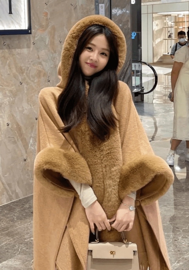 Faux Rabbit Fur Coats Women Plaid Poncho Jackets Tassel Hooded Sleeves Open Stitch Loose - American ThistleFaux Rabbit Fur Coats Women Plaid Poncho Jackets Tassel Hooded Sleeves Open Stitch Loose