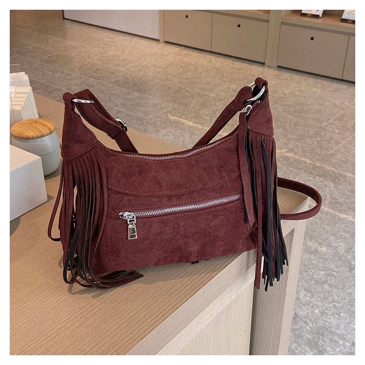 Model Women's Retro - style Geometric Pattern Material Shoulder Bag. the Lining Is Made of Polyester - American ThistleModel Women's Retro - style Geometric Pattern Material Shoulder Bag. the Lining Is Made of Polyester