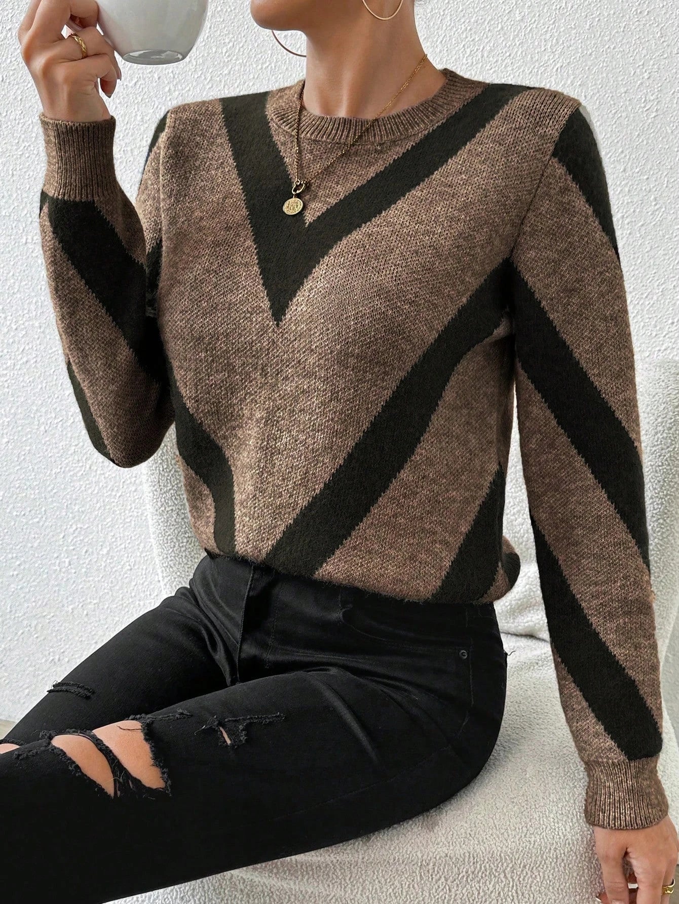 New autumn and winter Geometric Pattern round neck long sleeved knitted sweater - American Thistle New autumn and winter Geometric Pattern round neck long sleeved knitted sweater