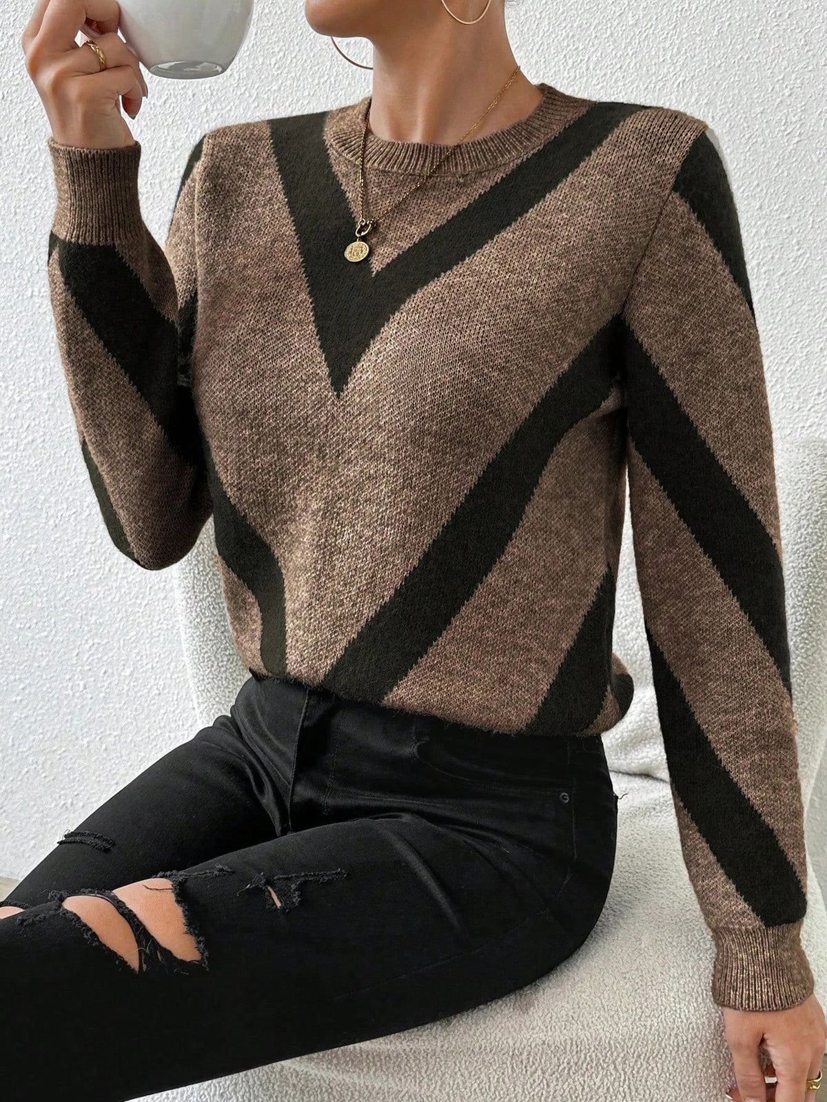 New autumn and winter Geometric Pattern round neck long sleeved knitted sweater - American Thistle New autumn and winter Geometric Pattern round neck long sleeved knitted sweater