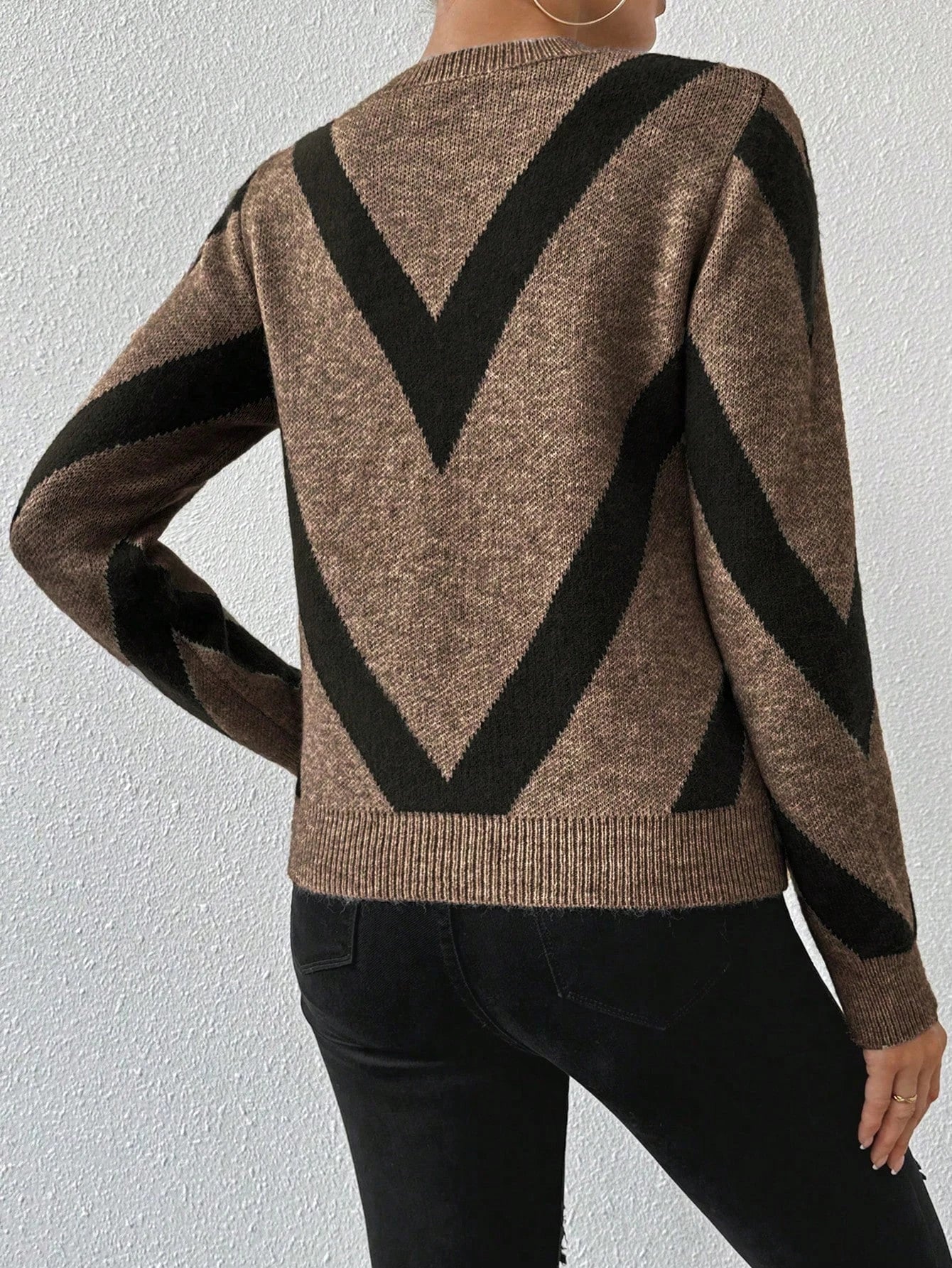 New autumn and winter Geometric Pattern round neck long sleeved knitted sweater - American Thistle New autumn and winter Geometric Pattern round neck long sleeved knitted sweater