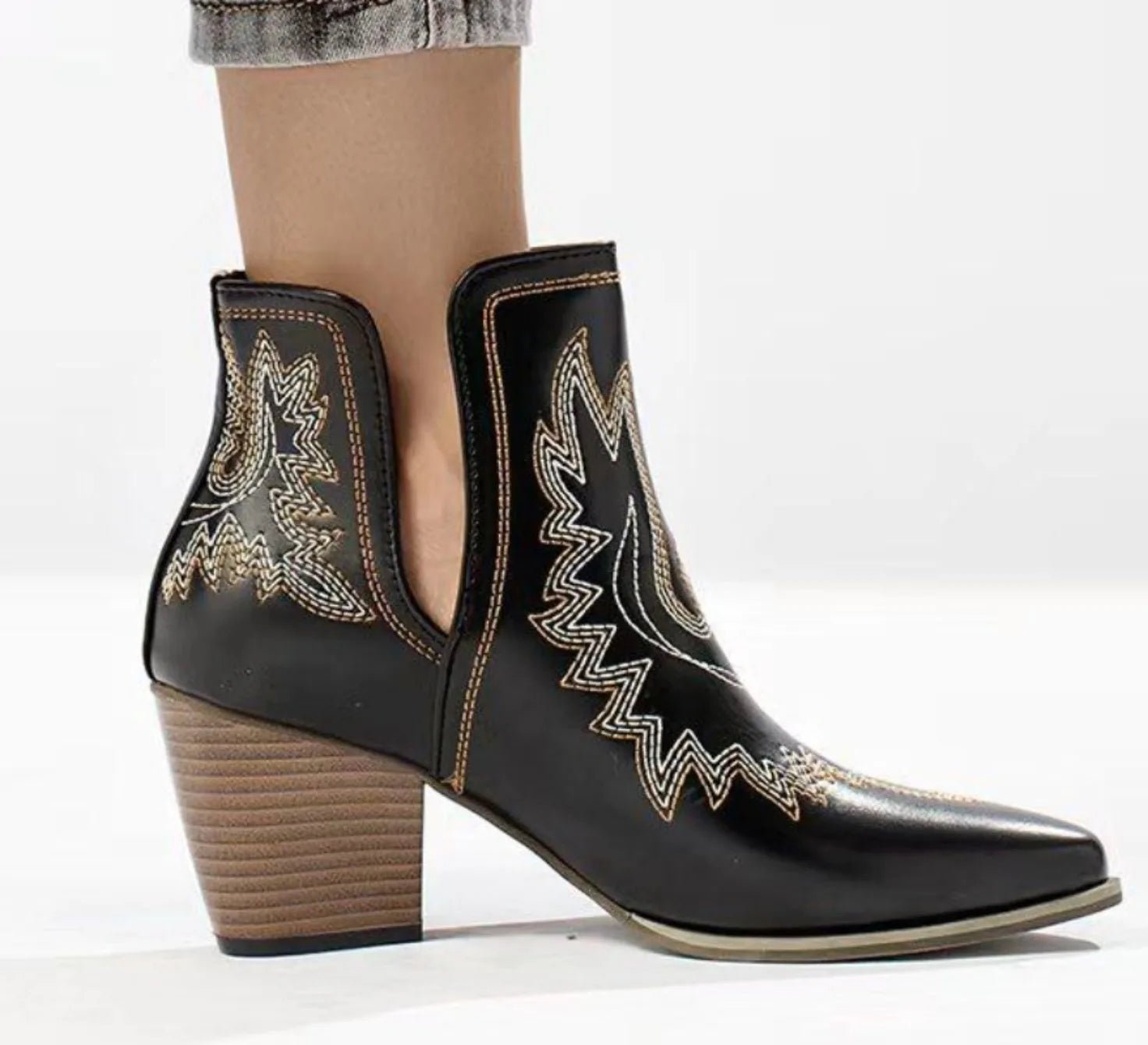 Women Boots Vintage Chunky Heels Western Cowboy Boots Leather High Heels Shoes Women Autumn Winter Embroidered Knight Boots - American ThistleWomen Boots Vintage Chunky Heels Western Cowboy Boots Leather High Heels Shoes Women Autumn Winter Embroidered Knight Boots