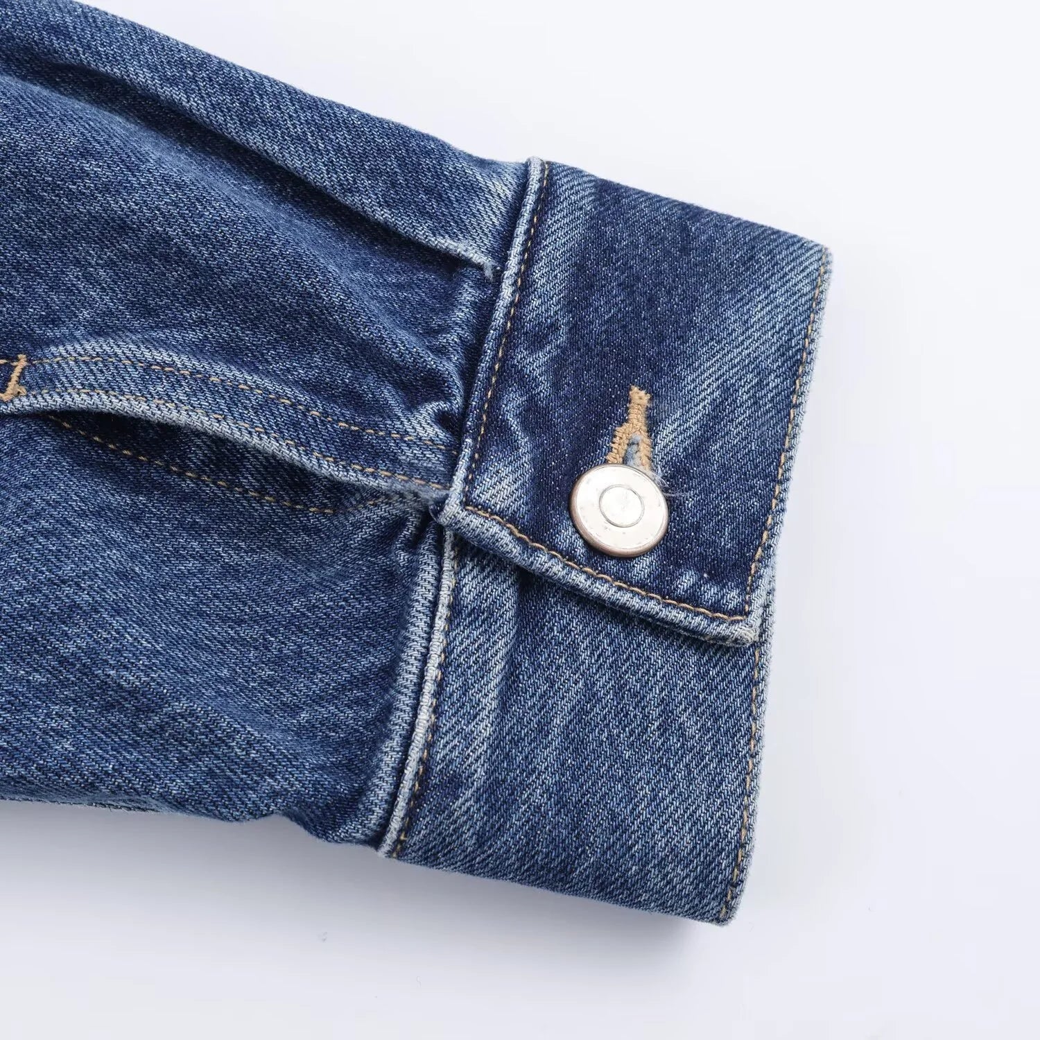 Women's Denim Jacket with Faux Fur Collar - American ThistleWomen's Denim Jacket with Faux Fur Collar