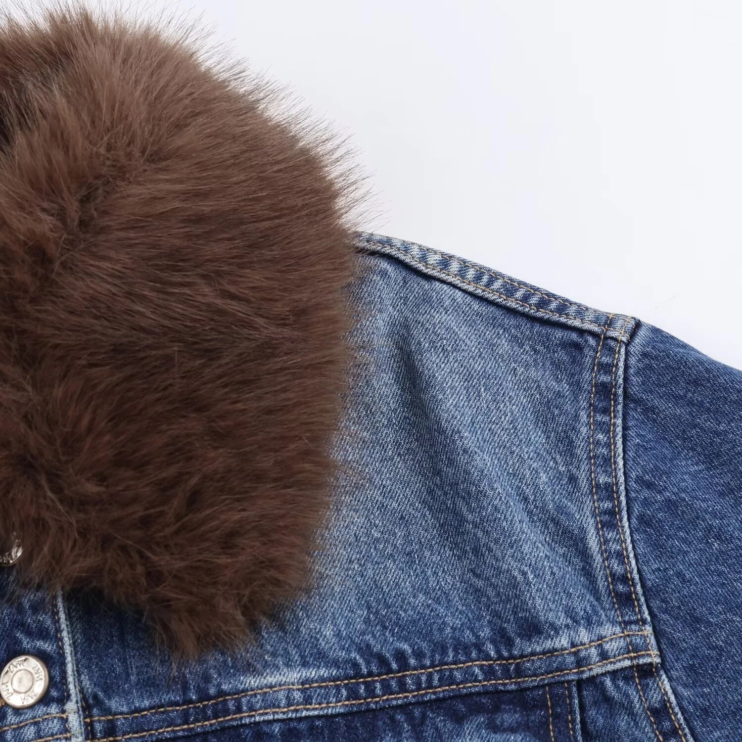 Women's Denim Jacket with Faux Fur Collar - American ThistleWomen's Denim Jacket with Faux Fur Collar