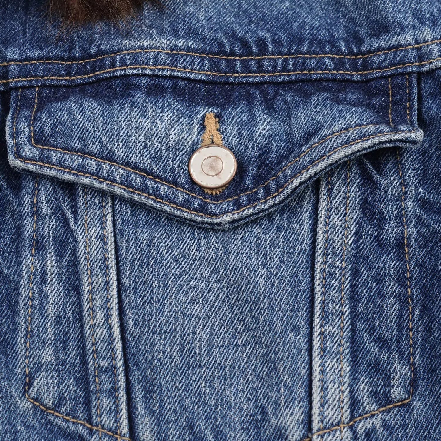 Women's Denim Jacket with Faux Fur Collar - American ThistleWomen's Denim Jacket with Faux Fur Collar