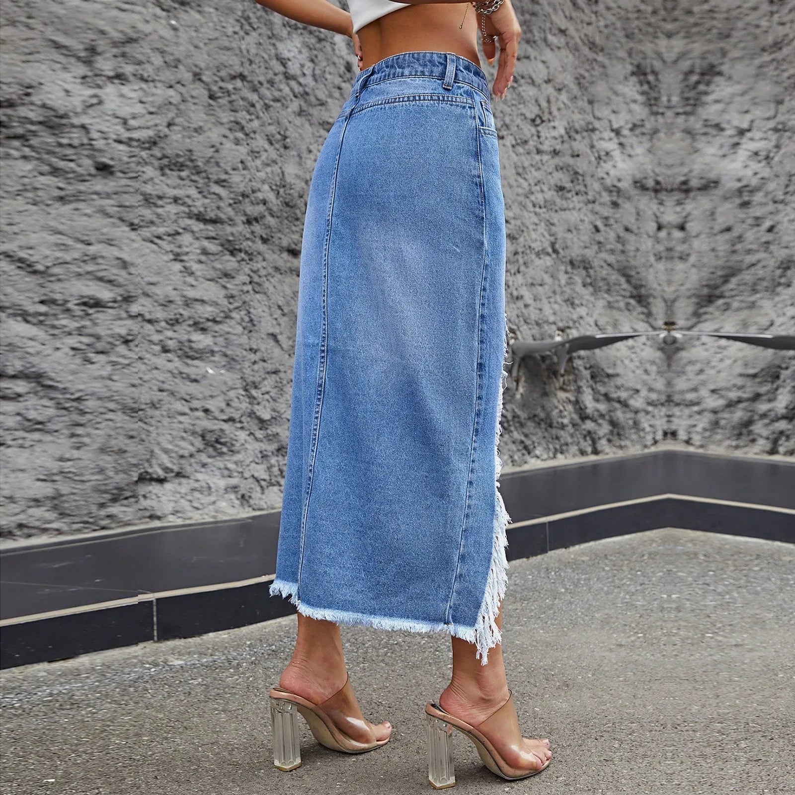 Women'S High - Waisted Denim Slim - Fit Skirt With Side Slits Tassels And Light Blue Raw Edges - American Thistle Women'S High - Waisted Denim Slim - Fit Skirt With Side Slits Tassels And Light Blue Raw Edges